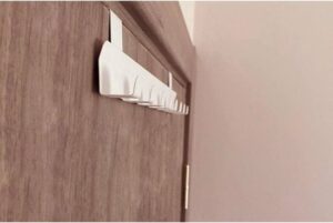 American Door Back - Hanger - Deurhanger - Achterdeurhanger - Kleerhanger - Deurkapstok met 8 Deur Haken - Deurhanger Kapstok voor Handdoek en Kleding - Hanger en badkamerdeur - Metaal Wit - 40 cm - Afbeelding 6