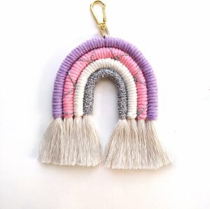 Seizoen Lente - Macrame Regenboog Sleutelhanger - Macrame Tas Riem - Regenboog Sleutelhanger - Cadeau Sleutelhanger - Handgemaakte Gebreide Sleutelhanger - Handgemaakte Macrame - Model 003 - Afbeelding 3