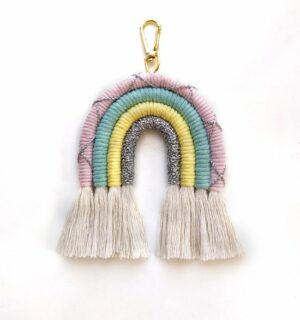 Seizoen Lente - Macrame Regenboog Sleutelhanger - Macrame Tas Riem - Regenboog Sleutelhanger - Cadeau Sleutelhanger - Handgemaakte Gebreide Sleutelhanger - Handgemaakte Macrame - Model 006 - Afbeelding 4