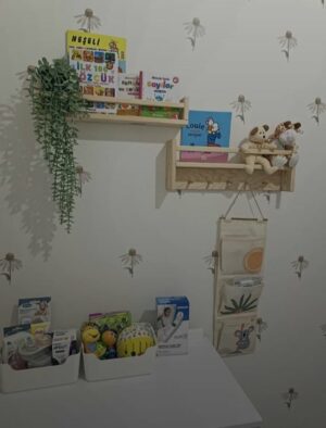 Natuurlijk Houten Montessori Hangerrek - Kinderbabykamerhanger - Wandplank Zijkant Open en Enkele Plank - Hangerrek met 2 Planken - 50 cm - 5 Haken - Afbeelding 4